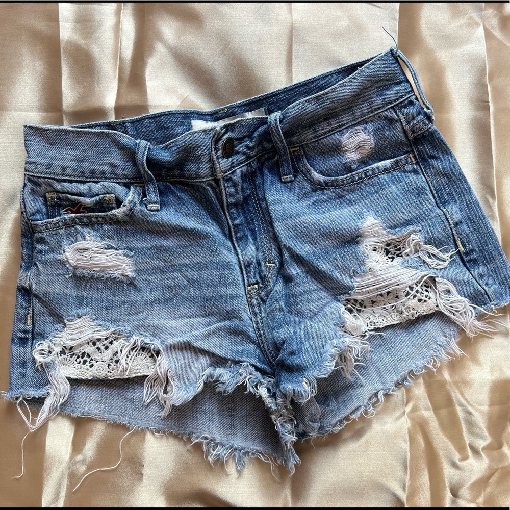 Holister Denim shorts. Medium wash. Size 1